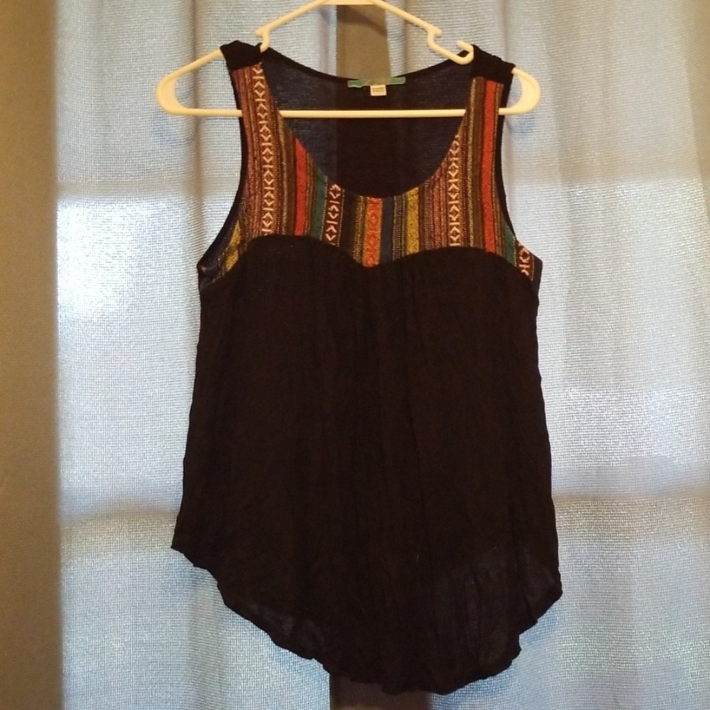 Woven sweetheart style sleeveless top